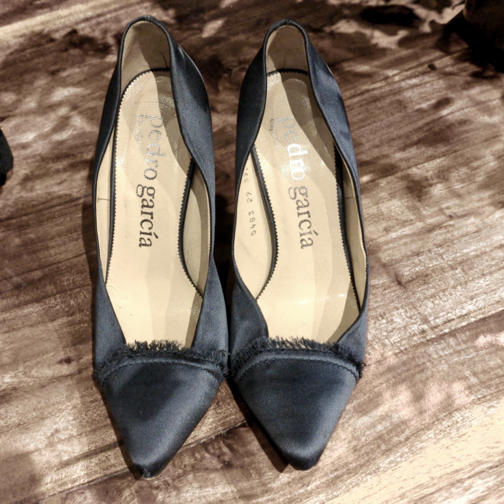 Sz 39.5 Pedro Garcia Satin Pumps